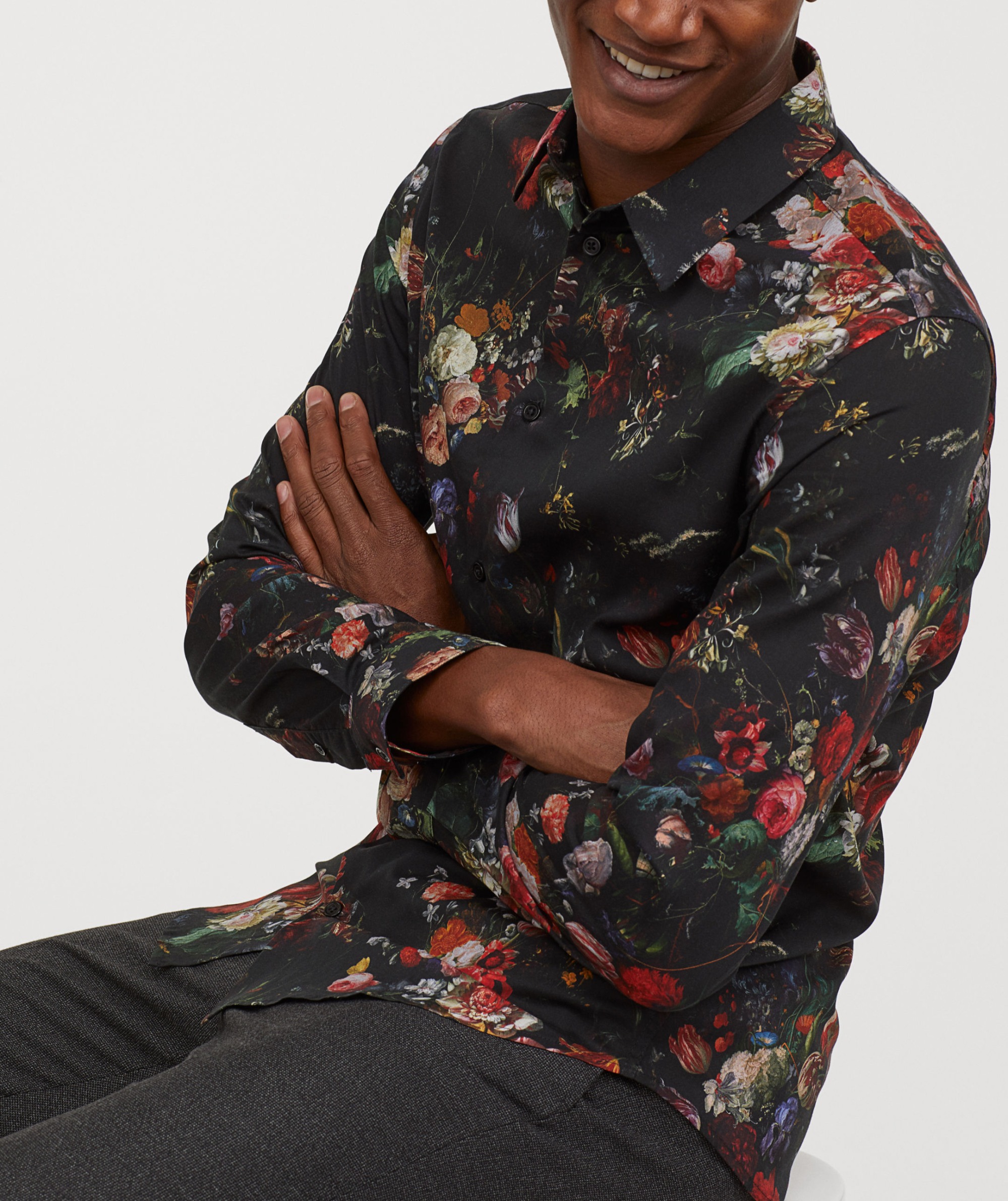 H&M Men's Black Floral Patterned Shirt - Image 2